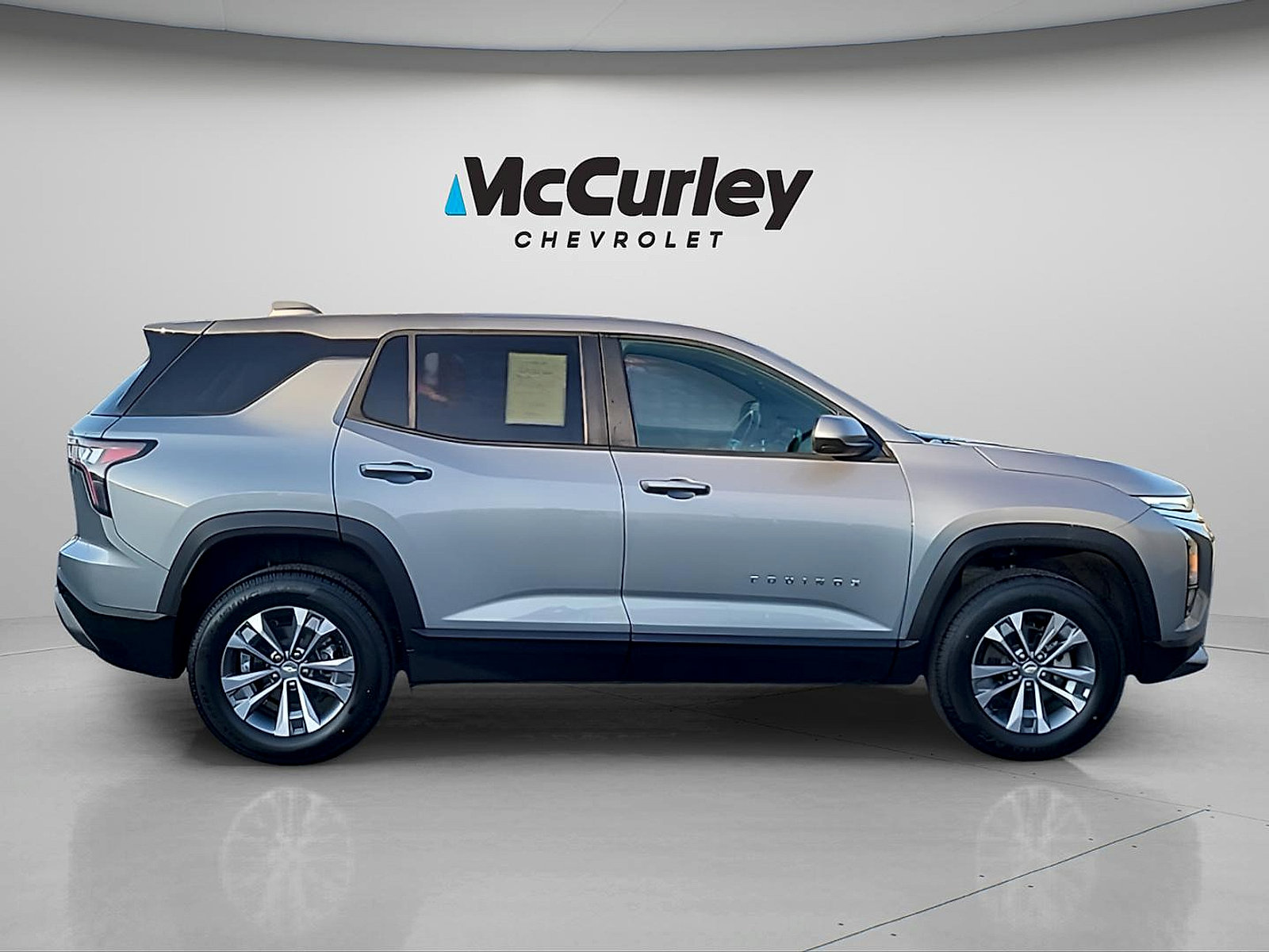 Used 2025 Chevrolet Equinox LT AWD/4WD image 8