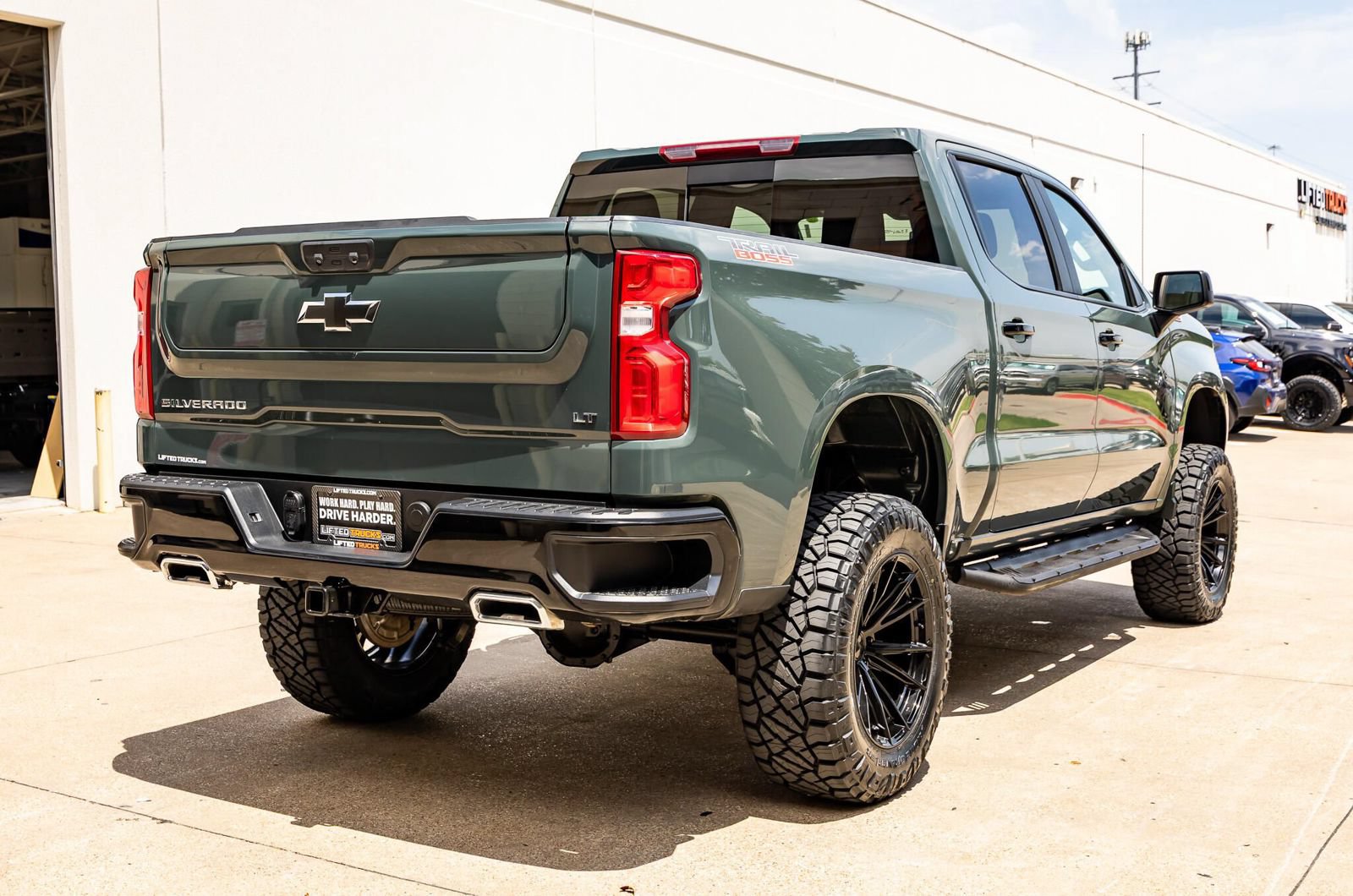 Used 2025 Chevrolet Silverado 1500 LT Trail Boss w/ Convenience Package II AWD/4WD image 10