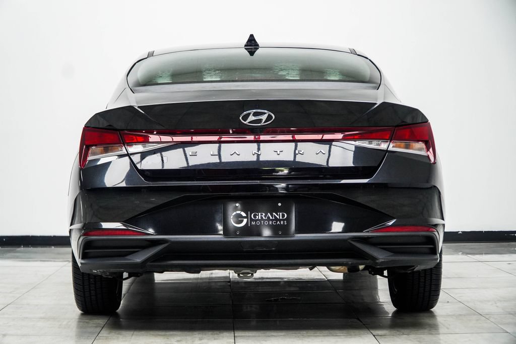 Used 2022 Hyundai Elantra SEL w/ Cargo Package FWD image 12