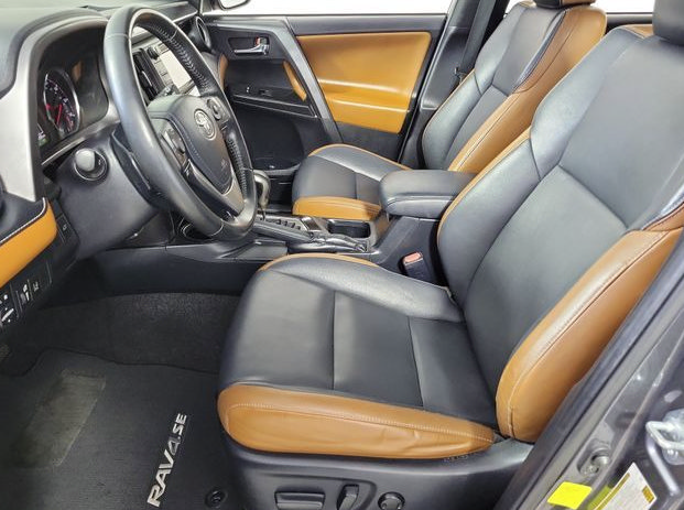Used 2018 Toyota RAV4 SE w/ Power Extra Value Package FWD image 7