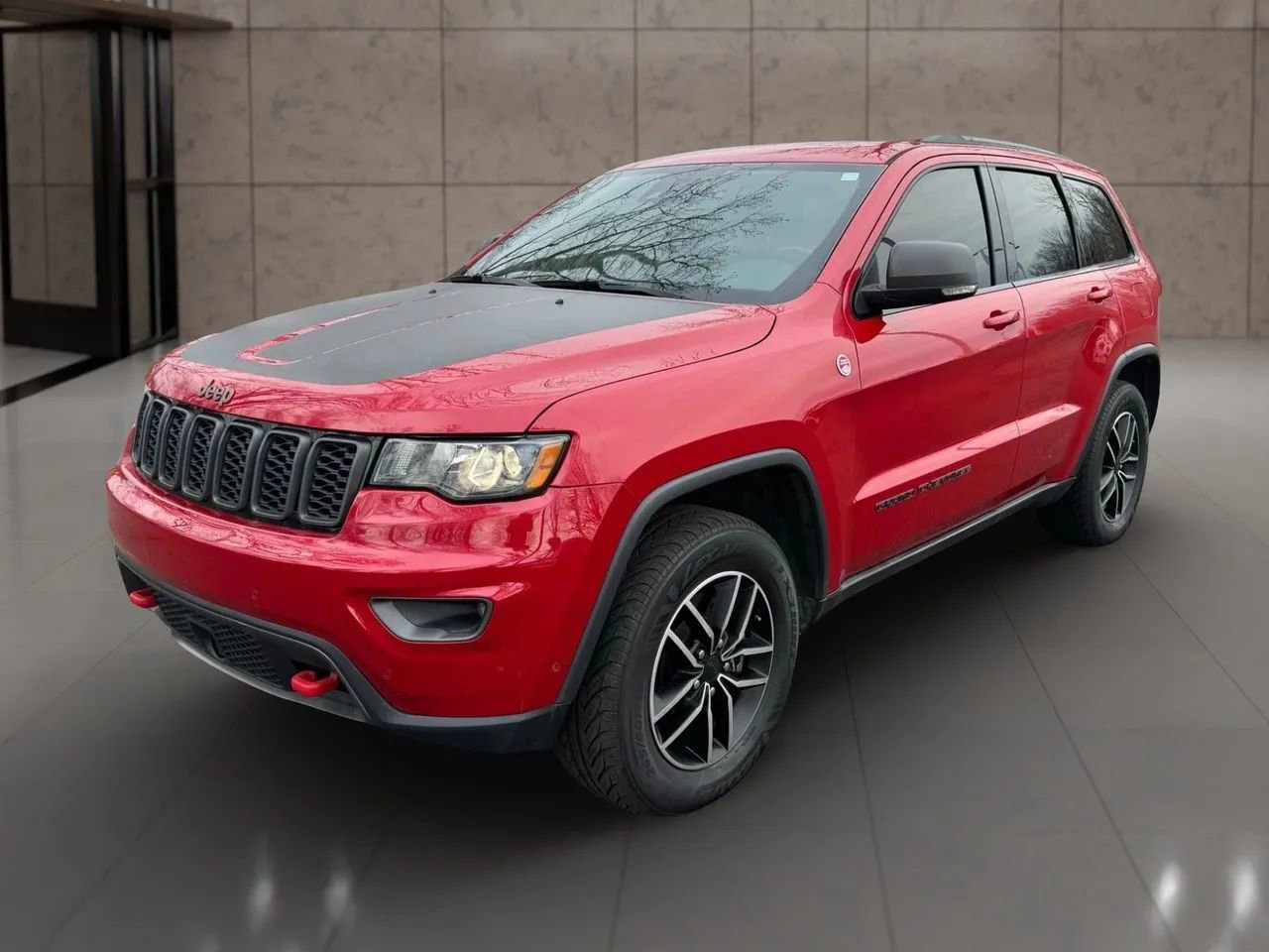 Used 2019 Jeep Grand Cherokee Trailhawk AWD/4WD image 3