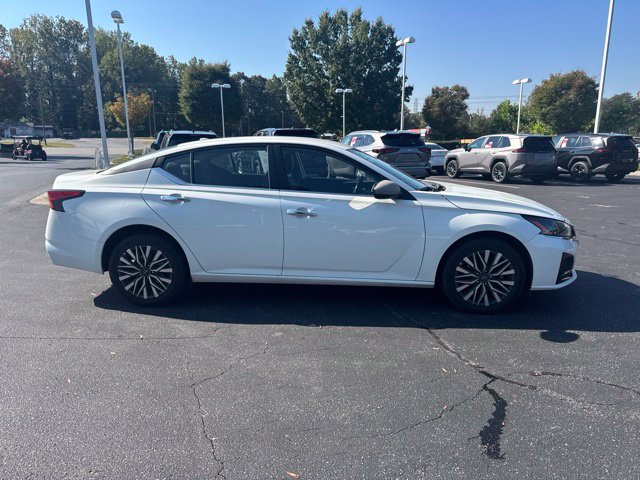 Used 2025 Nissan Altima 2.5 SV AWD/4WD image 2
