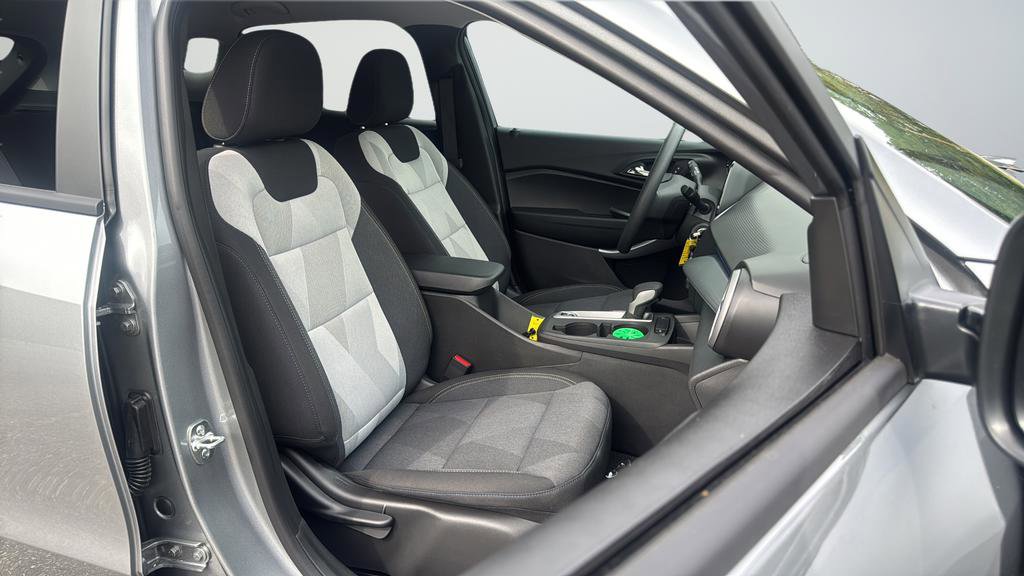 Used 2026 Chevrolet Trax LS FWD image 19