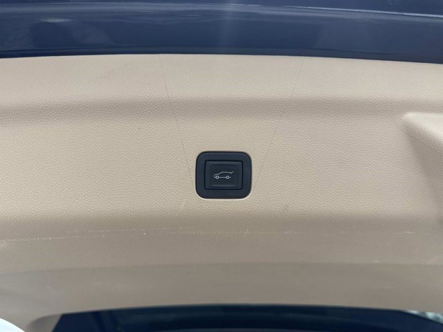 Used 2023 Cadillac Escalade Premium Luxury AWD/4WD image 12