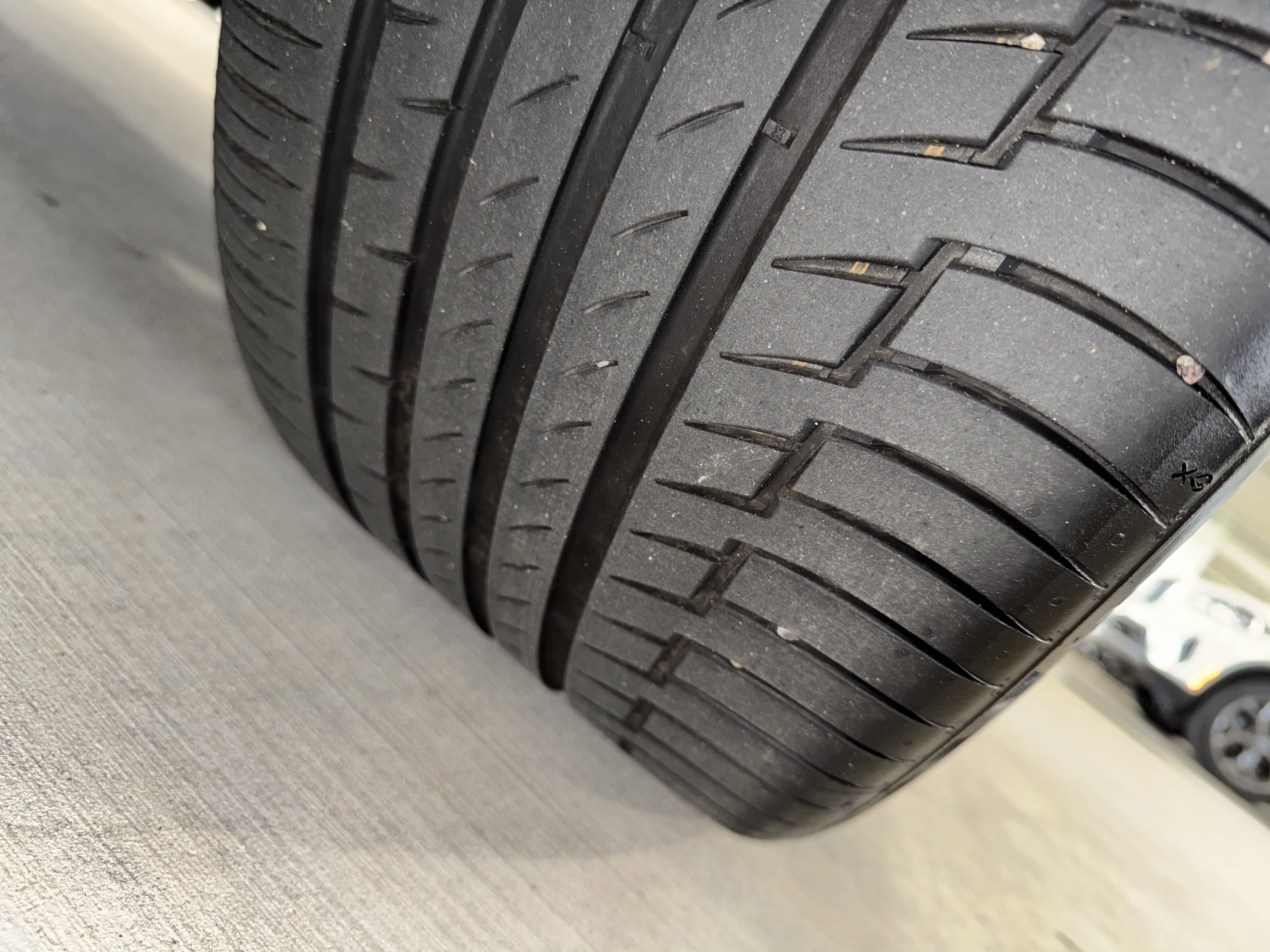 Used 2025 BMW X6 xDrive40i w/ Climate Comfort Package image 37