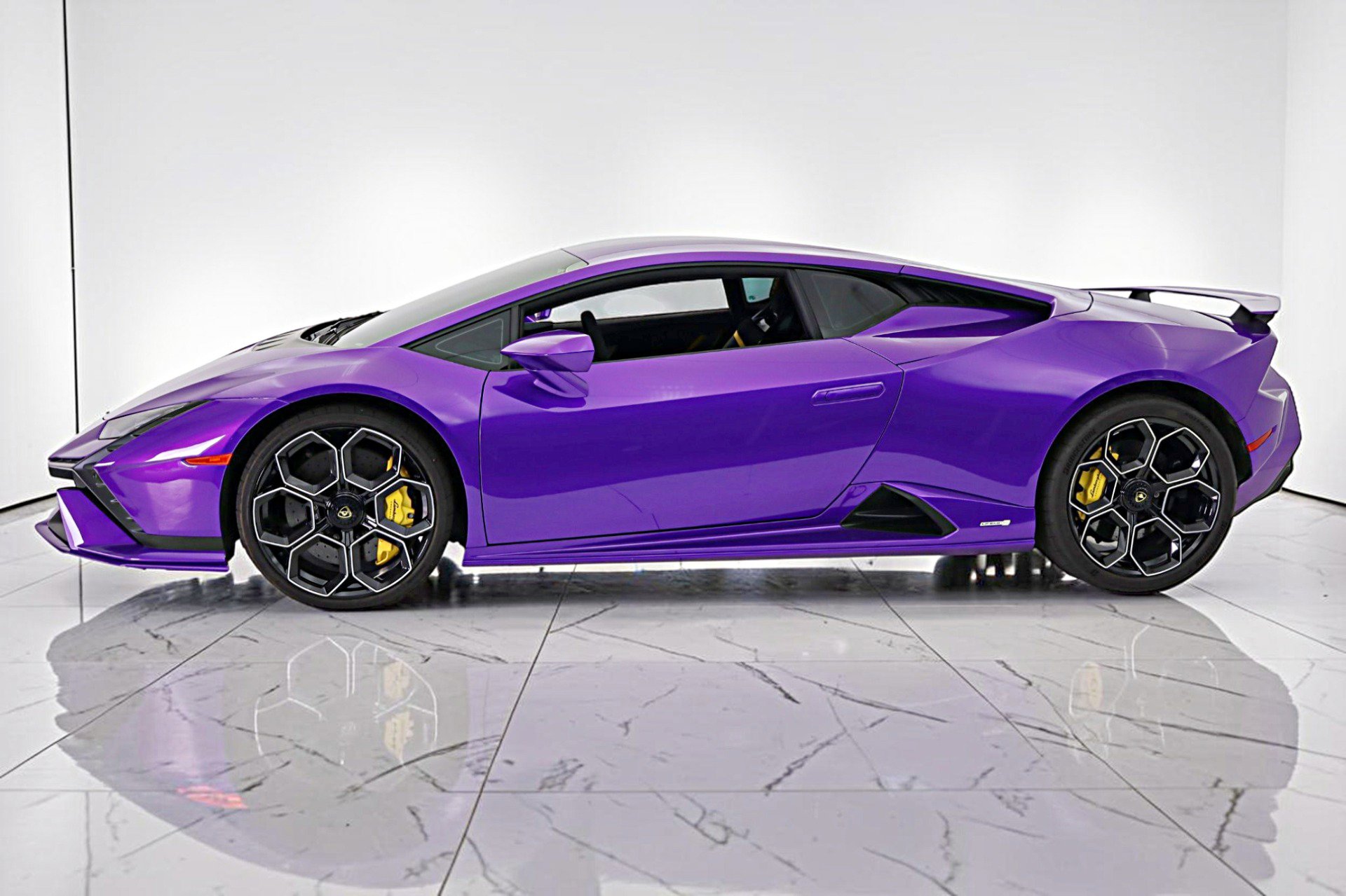 Used 2024 Lamborghini Huracan Tecnica RWD image 3