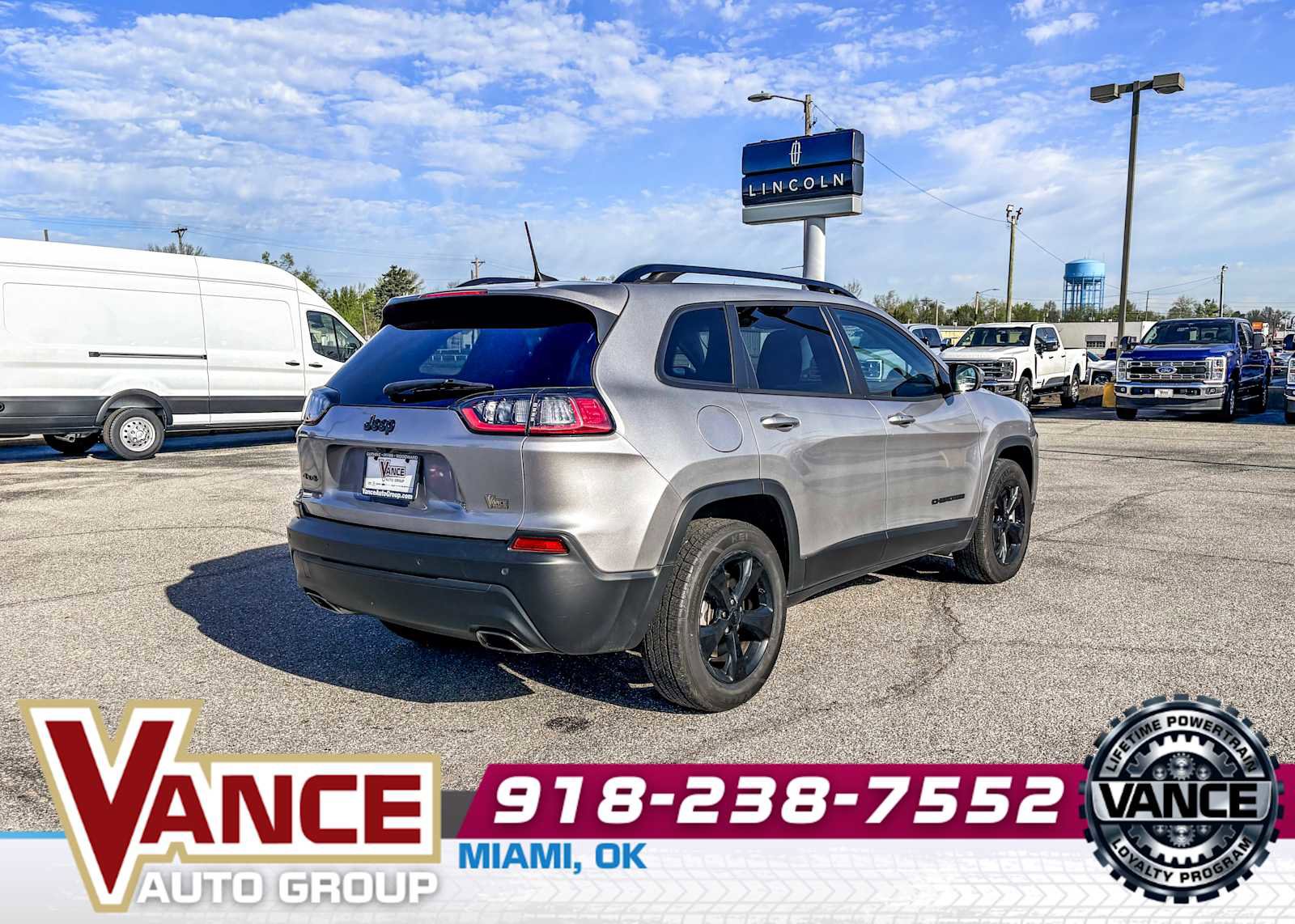 Used 2019 Jeep Cherokee Latitude Plus AWD/4WD image 7