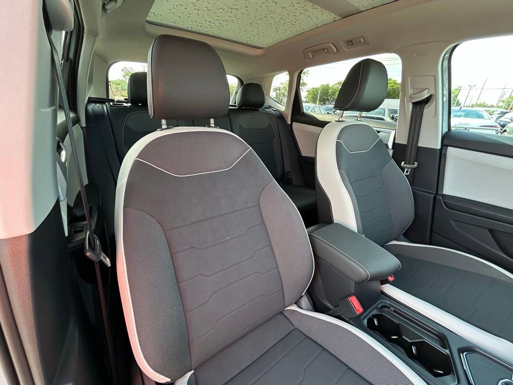 Used 2025 Volkswagen Taos SE image 40