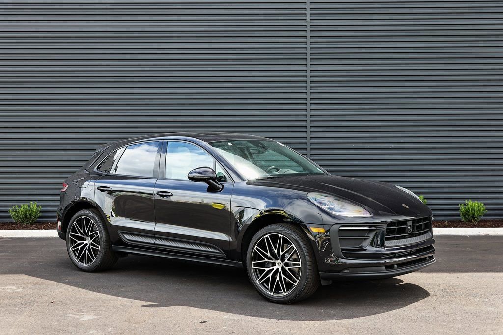 Certified 2026 Porsche Macan image 9