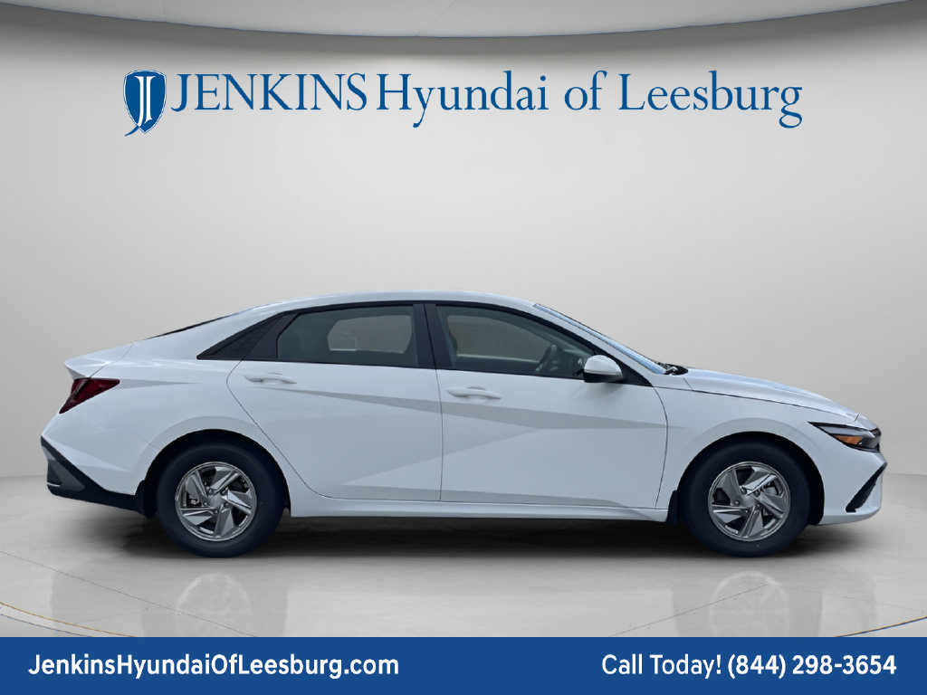 New 2026 Hyundai Elantra SE FWD image 2