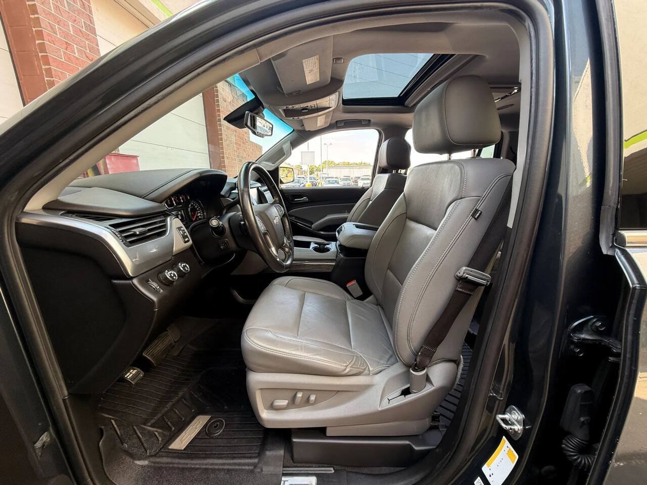 Used 2019 Chevrolet Tahoe LT w/ LT Signature Package AWD/4WD image 12