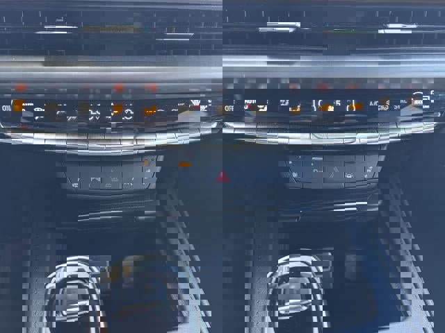 Used 2024 Cadillac XT4 Luxury w/ Cold Weather Package image 32