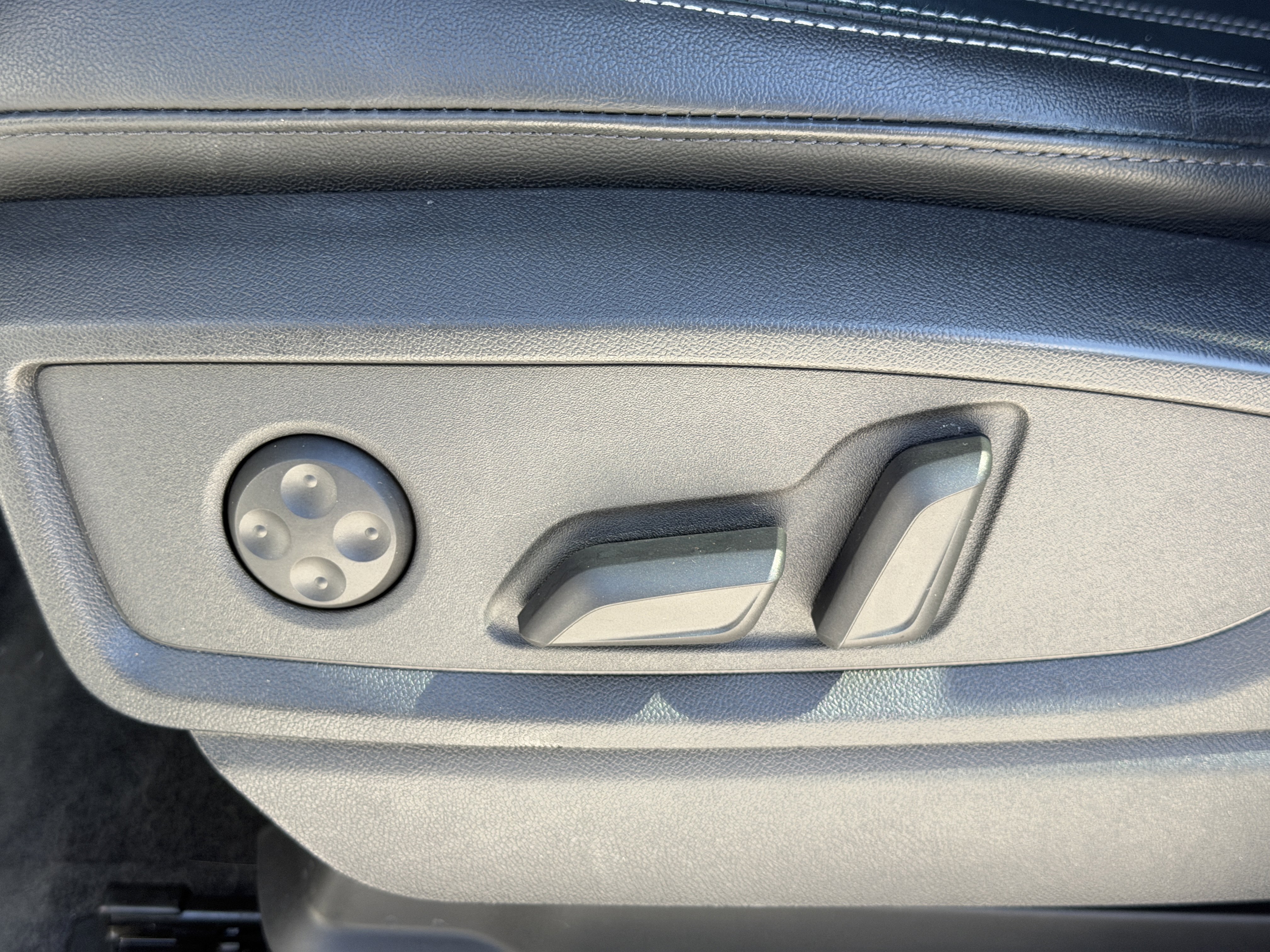 Used 2023 Audi Q5 2.0T Premium w/ Convenience Package image 17