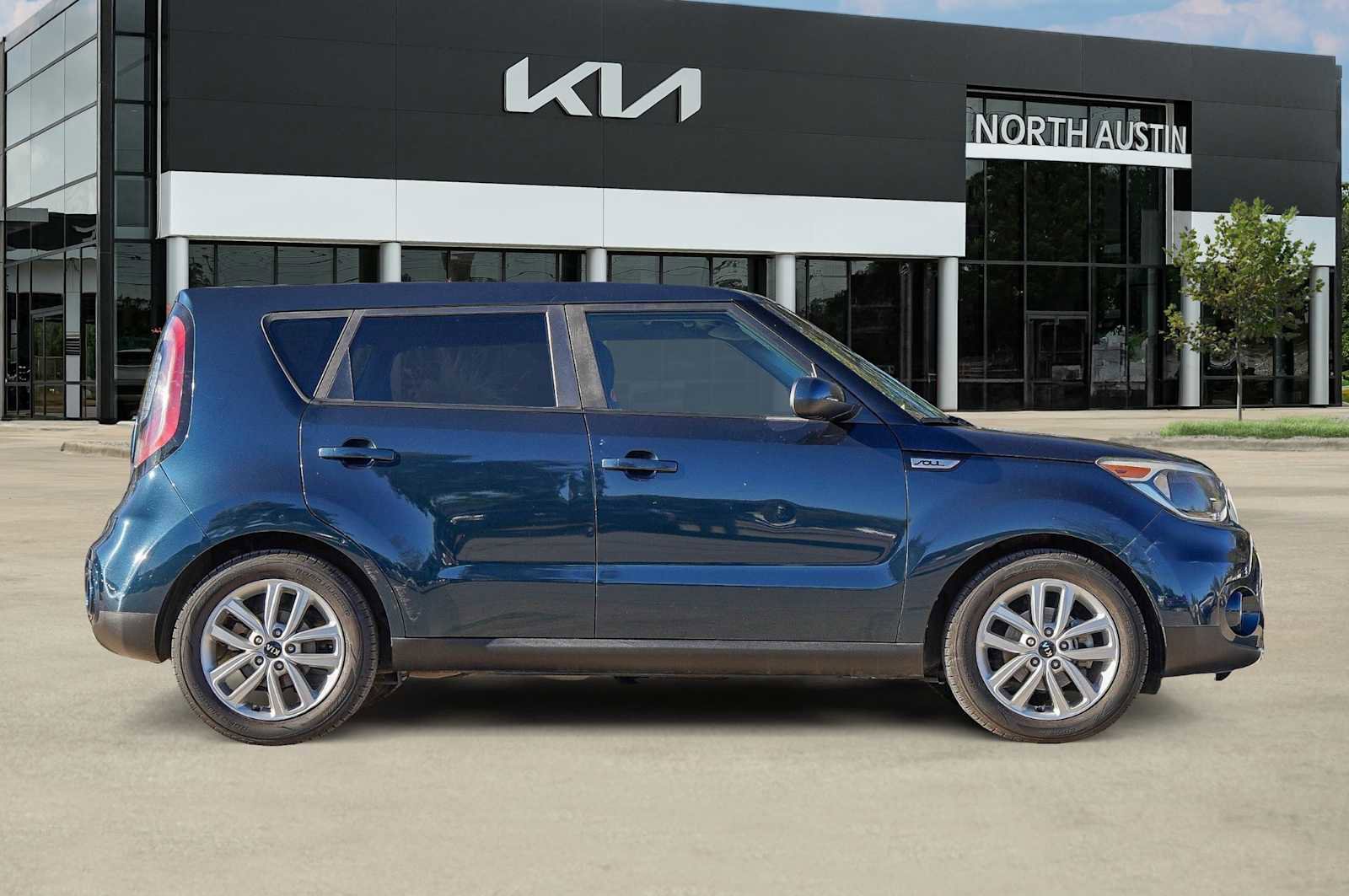 Used 2018 Kia Soul + image 7