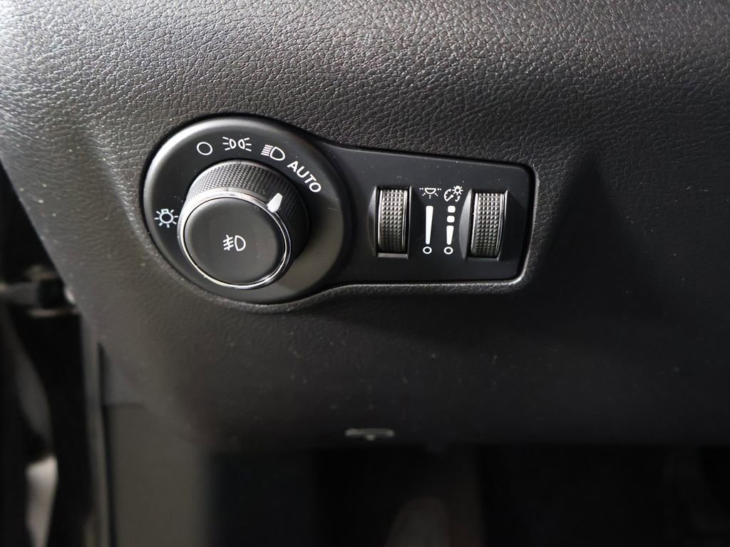 Used 2022 Jeep Compass Limited image 36