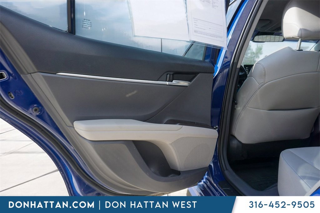 Used 2023 Toyota Camry SE w/ Cold Weather Package image 19