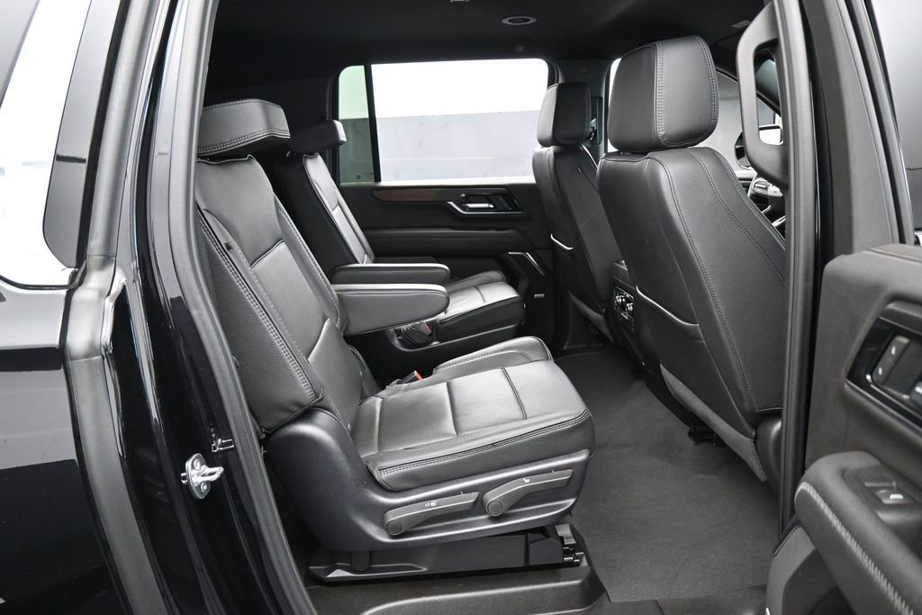 Used 2025 GMC Yukon XL Denali AWD/4WD image 45