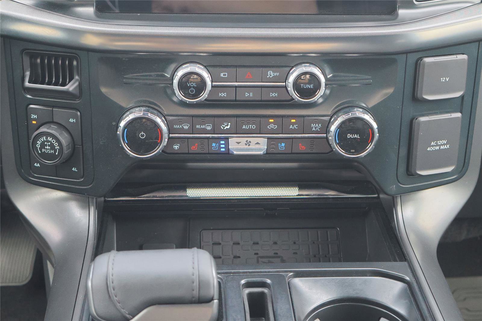 Certified 2025 Ford F150 Lariat w/ Equipment Group 501A Mid image 17