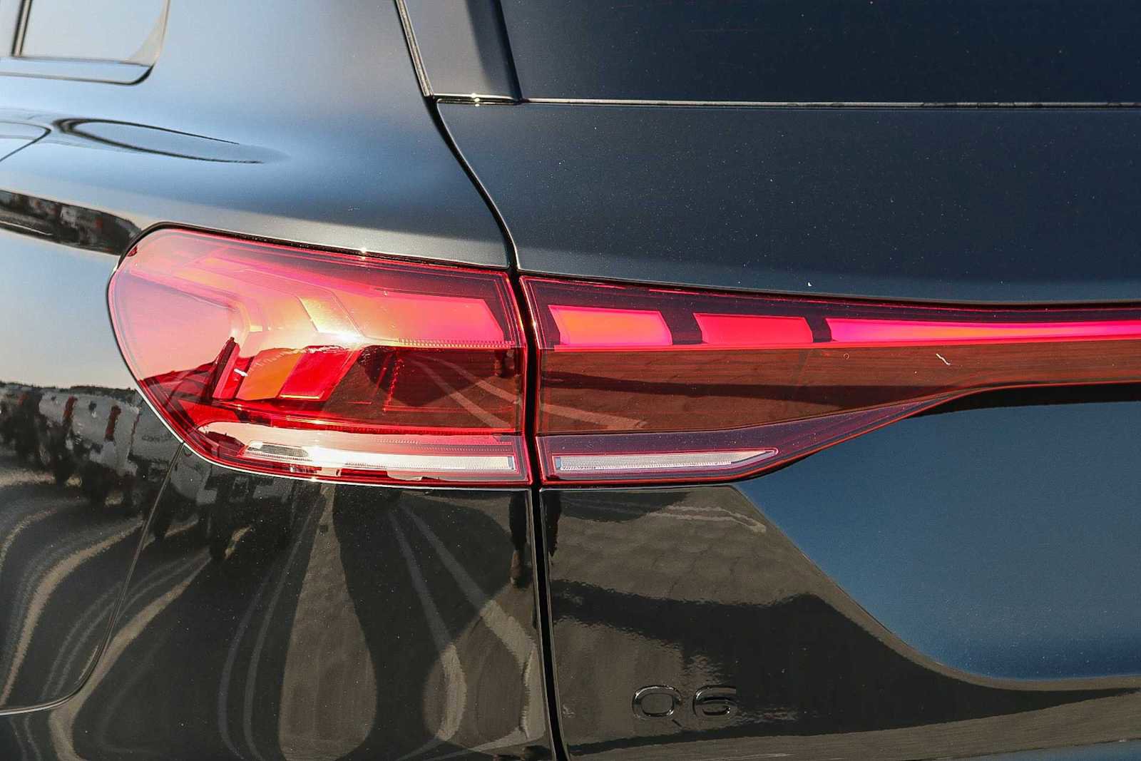 Used 2025 Audi Q6 e-tron Premium w/ Convenience Package image 10