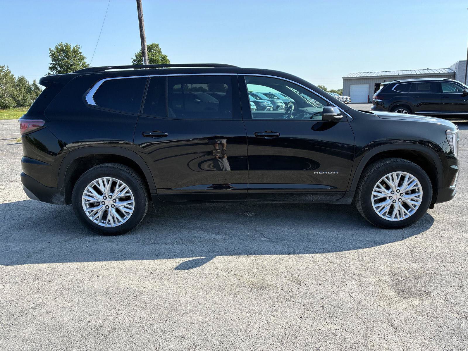 Used 2025 GMC Acadia Elevation w/ Elevation Premium Package AWD/4WD image 11