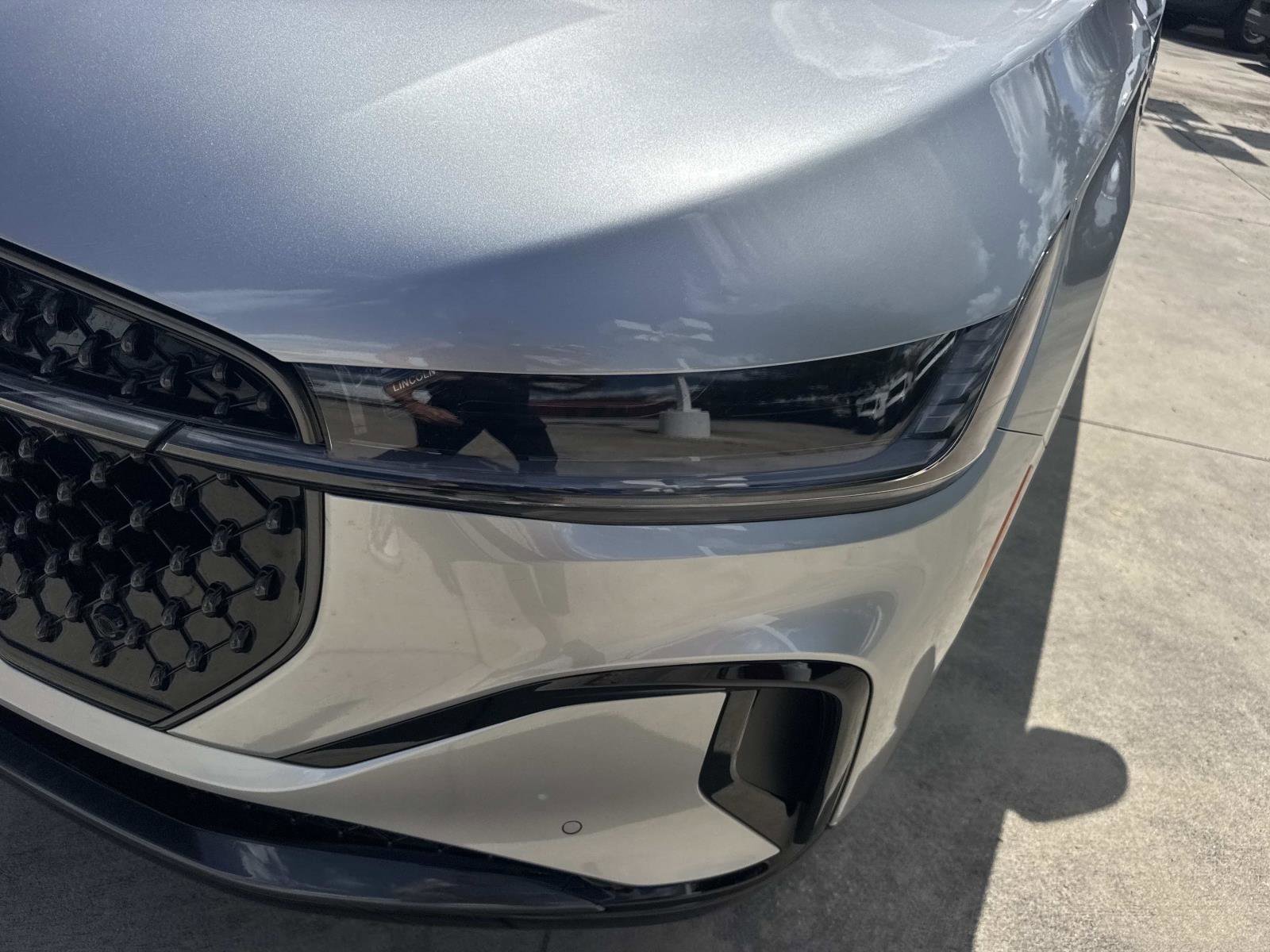 Used 2025 Lincoln Nautilus Reserve image 9