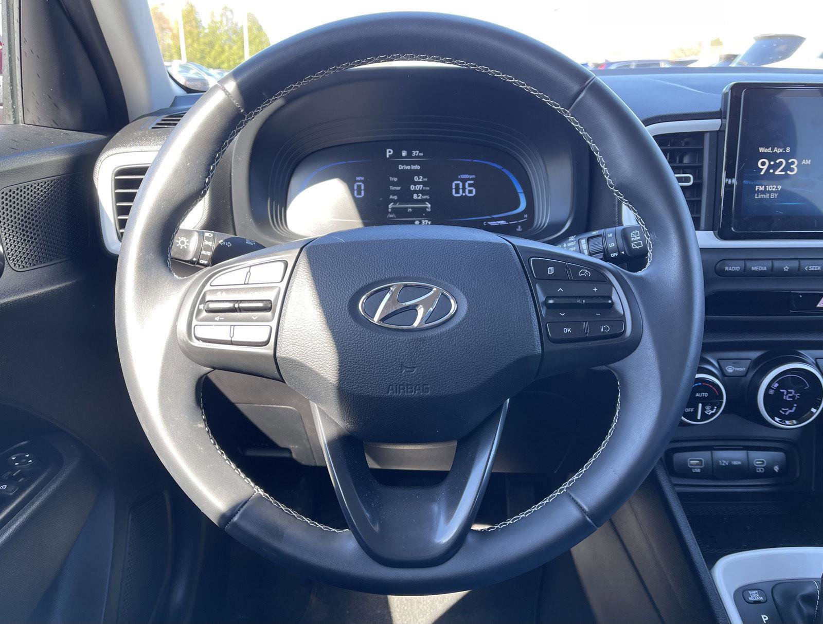 Used 2023 Hyundai Venue Limited image 6