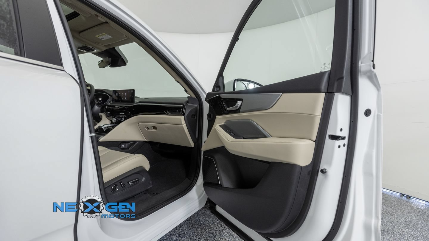 Used 2025 Acura MDX SH-AWD w/ Technology Package image 41