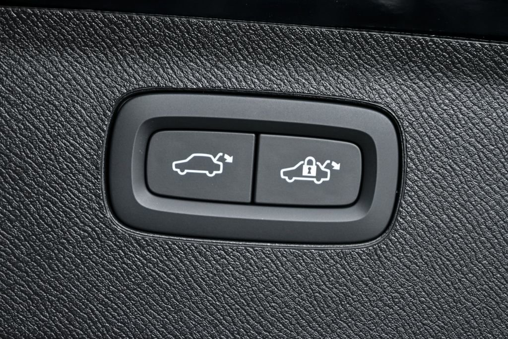 Certified 2026 Volvo XC90 B6 Plus w/ Protection Package Premier image 35