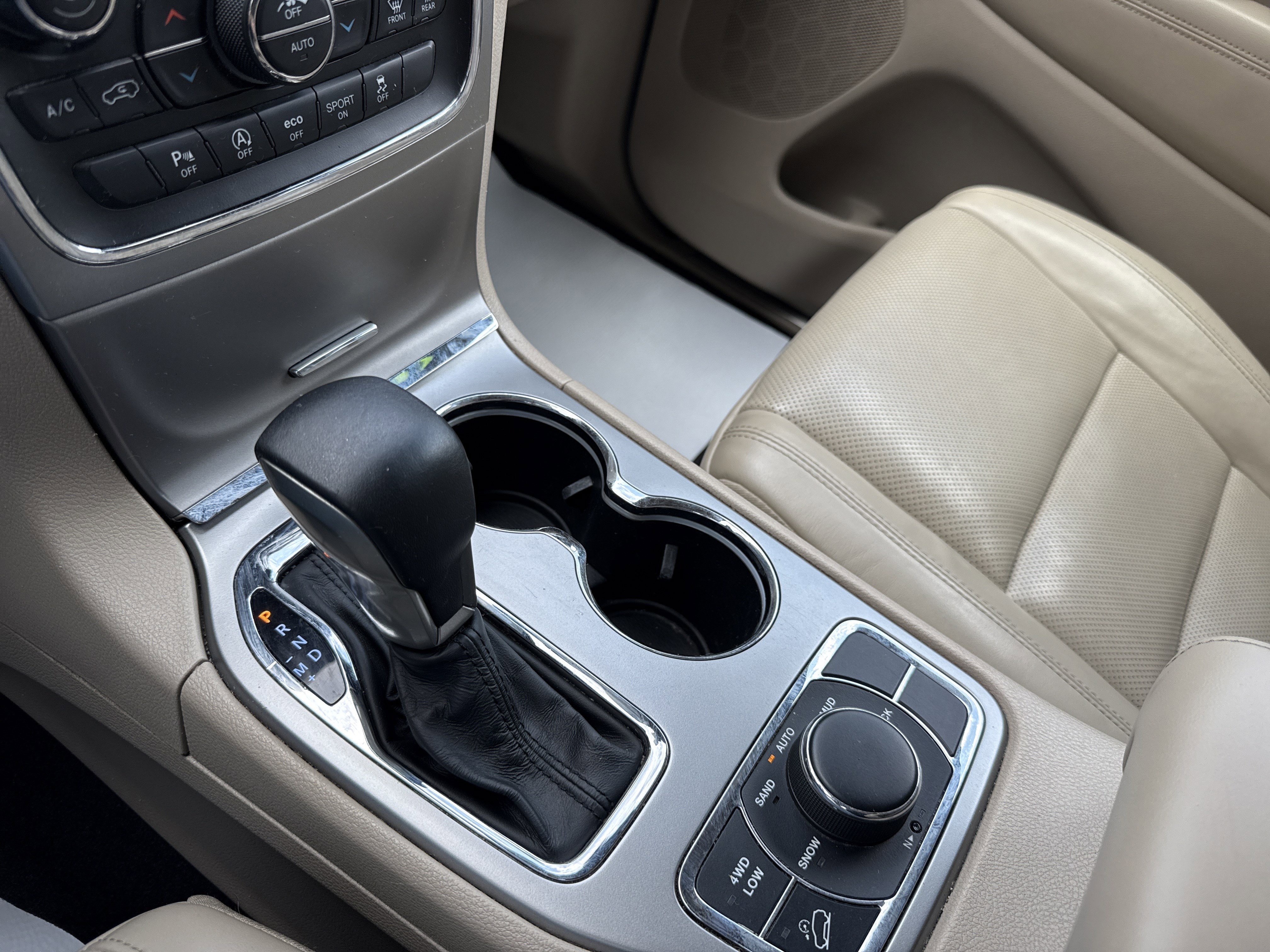 Used 2018 Jeep Grand Cherokee Limited w/ Luxury Group II AWD/4WD image 23