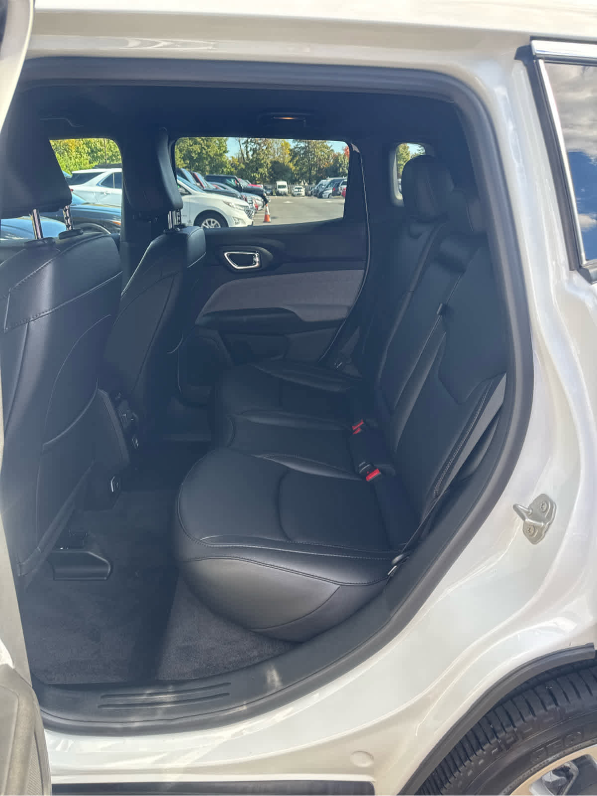 Certified 2024 Jeep Compass Latitude image 18