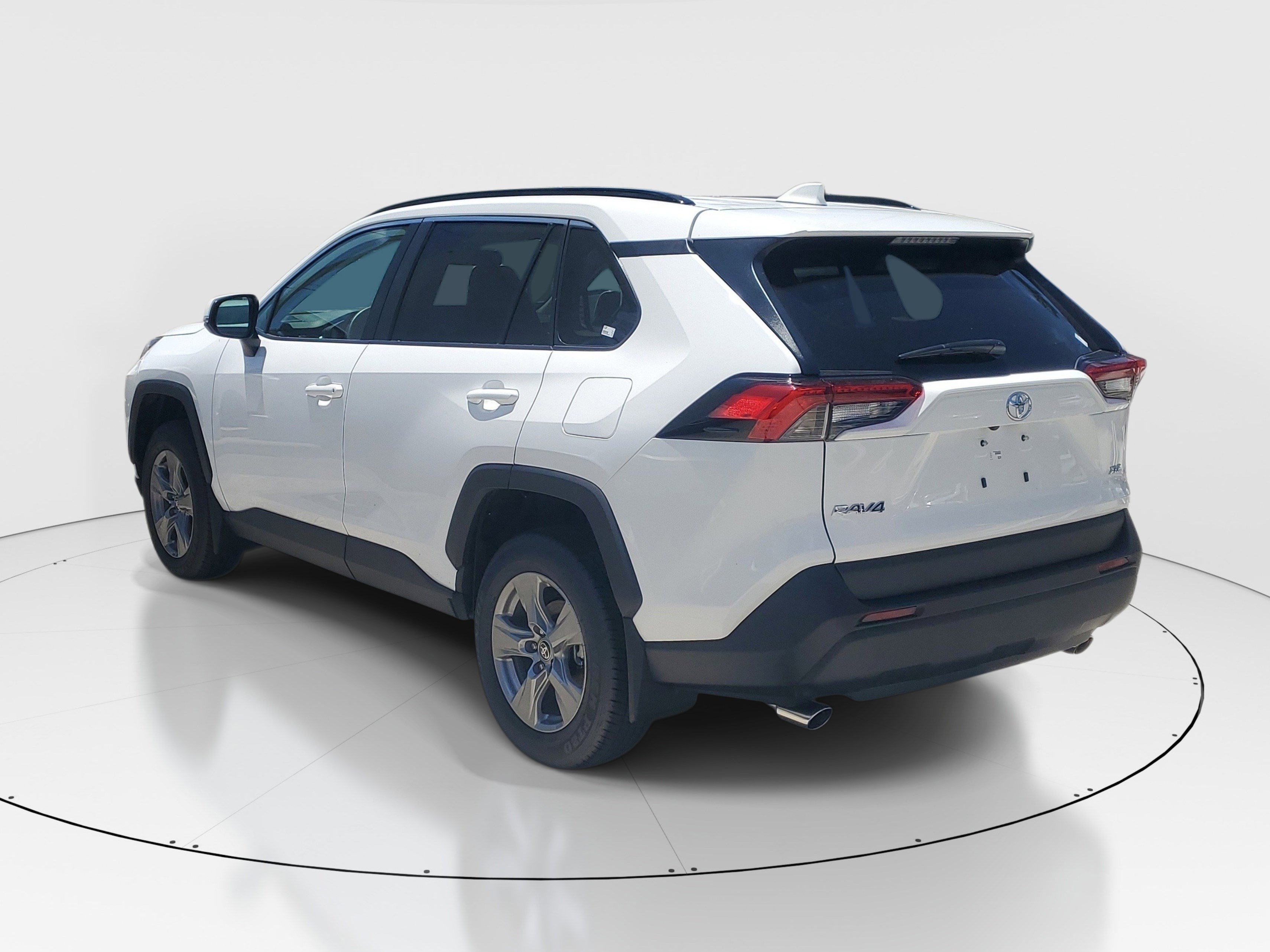 Used 2025 Toyota RAV4 XLE w/ Convenience Package image 5