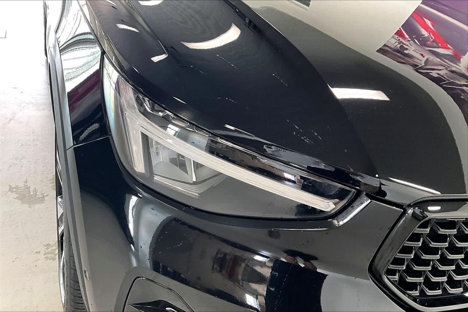 Used 2025 Volvo XC40 B5 Plus AWD/4WD image 28