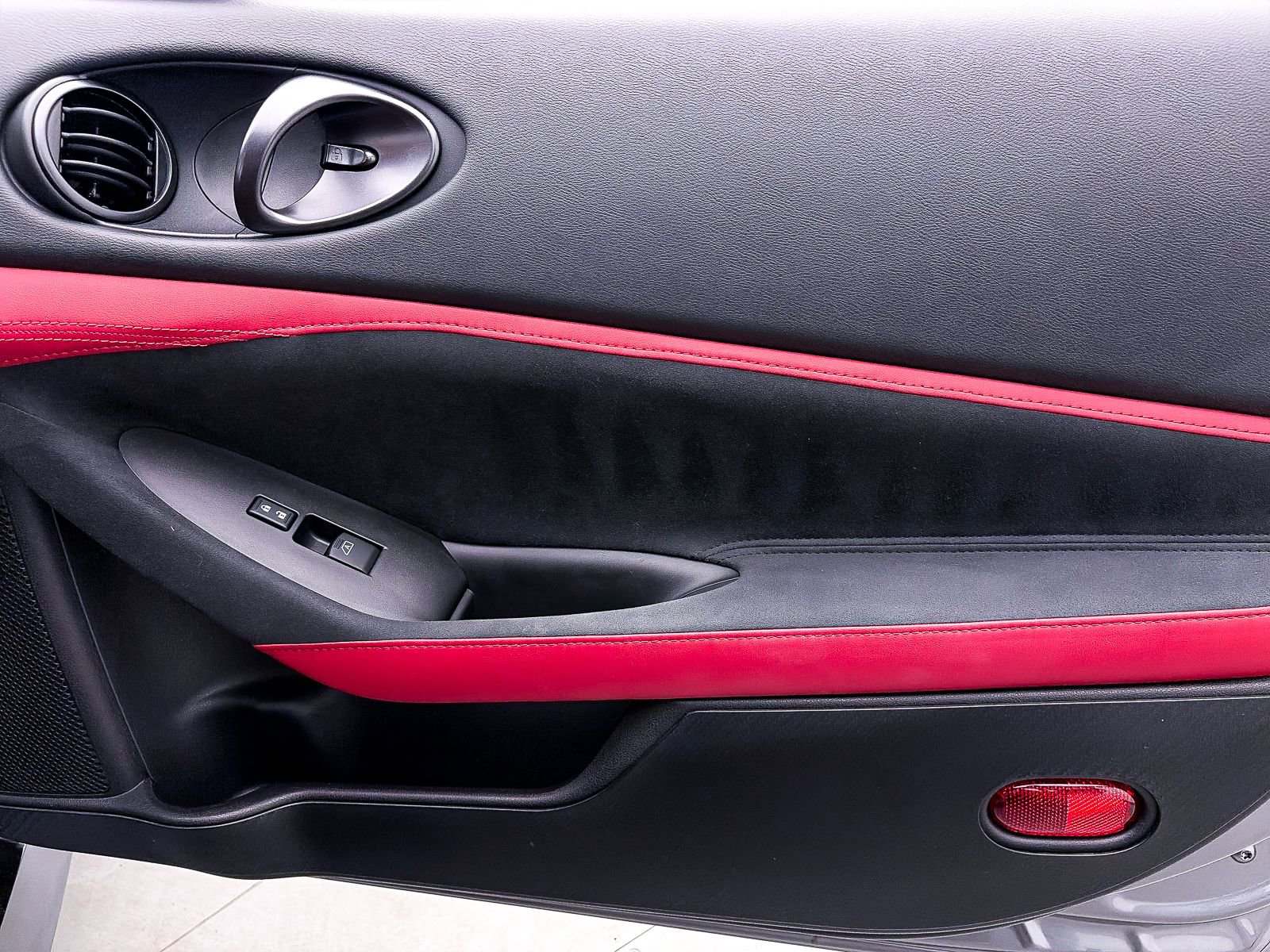 Used 2024 Nissan Z Performance w/ Floor Mat Package image 36