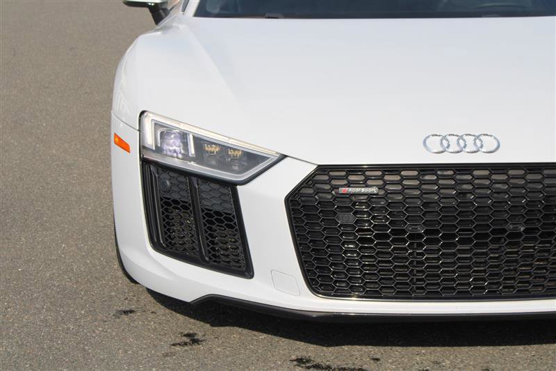 Used 2018 Audi R8 V10 w/ Carbon Exterior Package image 16