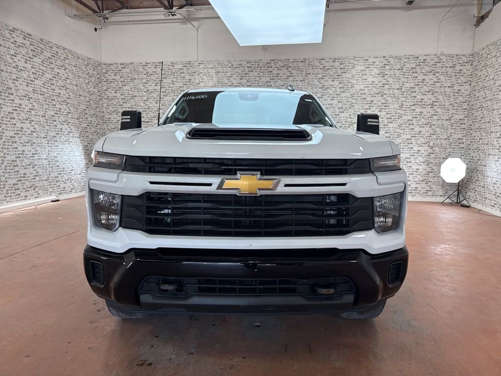 Used 2024 Chevrolet Silverado 2500 Custom w/ Custom Value Package image 2