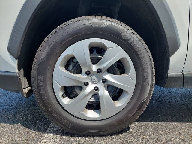 Certified 2022 Toyota RAV4 LE AWD/4WD image 10