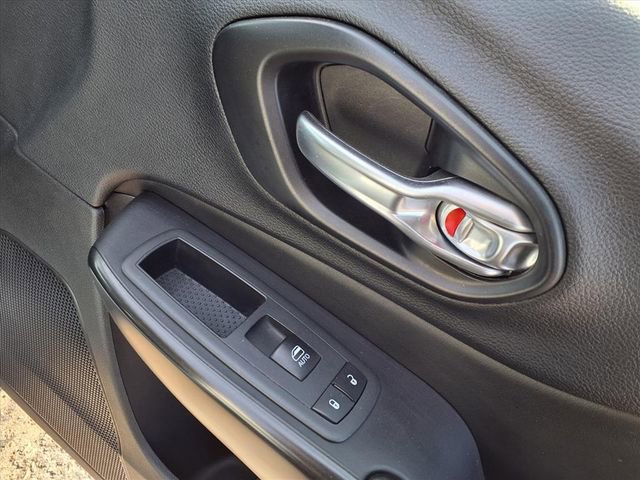 Used 2021 Jeep Cherokee Trailhawk w/ Technology Group image 82