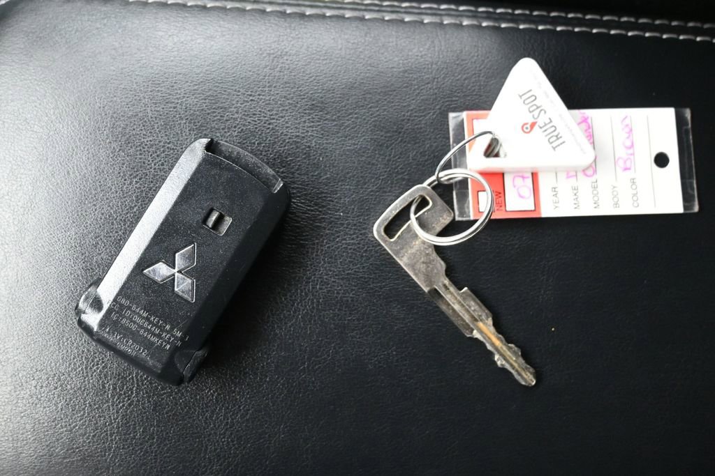 Used 2018 Mitsubishi Outlander SEL image 21