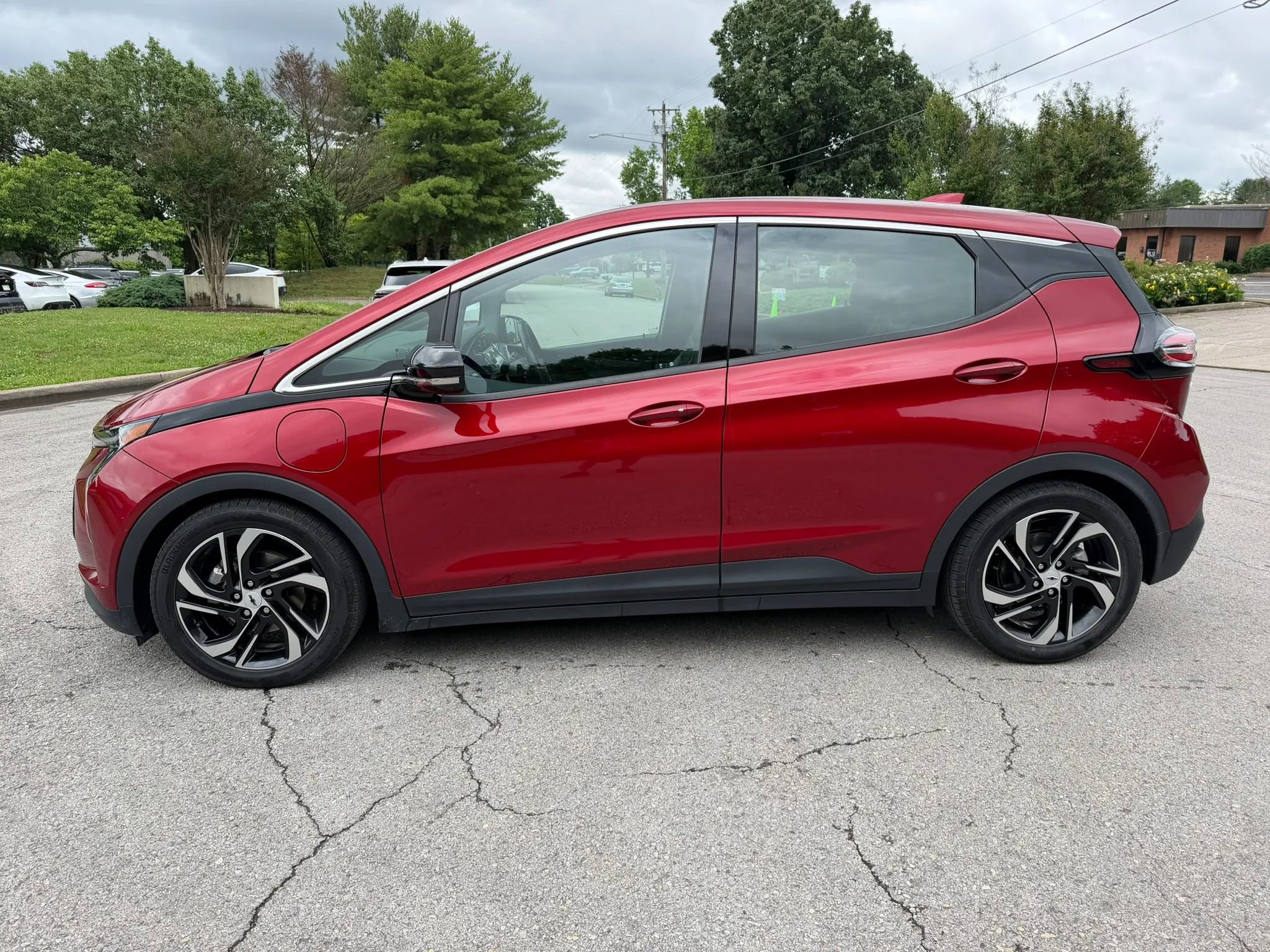 Used 2022 Chevrolet Bolt LT w/ Infotainment Package FWD image 7