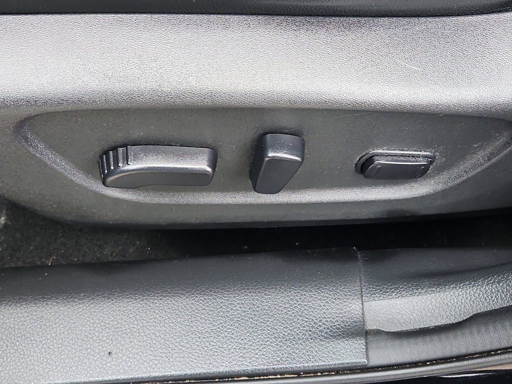 Used 2017 Nissan Rogue SL image 24