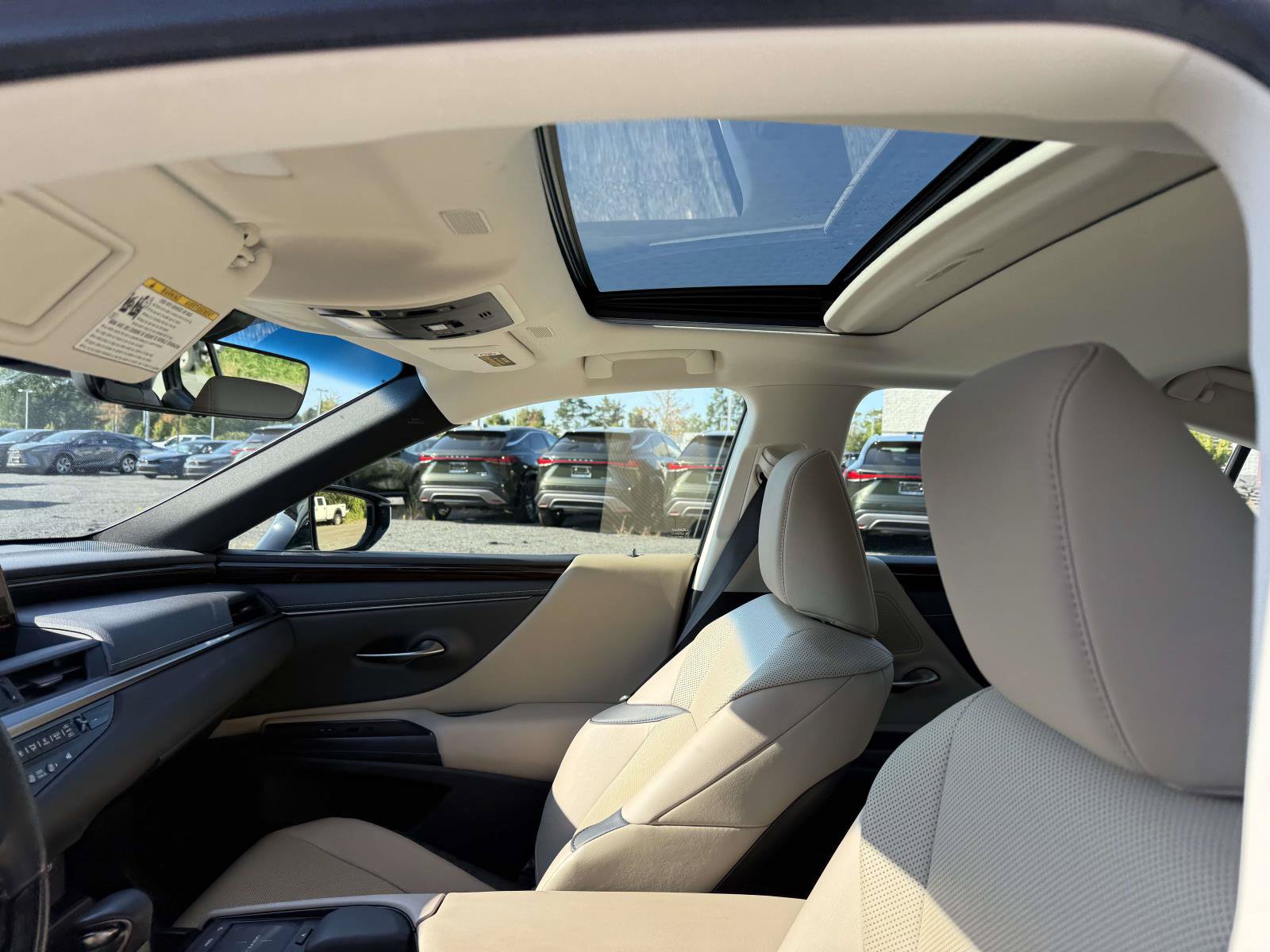 Used 2019 Lexus ES 300h w/ Premium Package FWD image 20