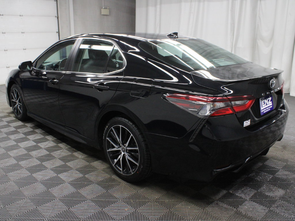 Used 2022 Toyota Camry SE FWD image 6