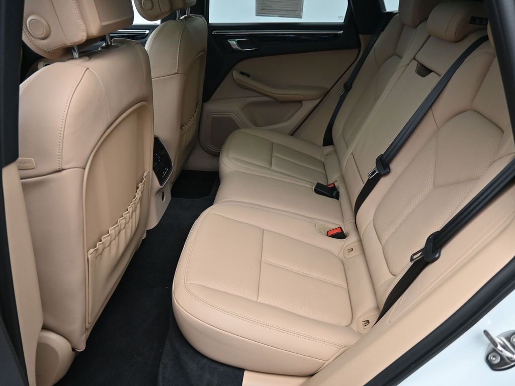 Certified 2023 Porsche Macan AWD/4WD image 7