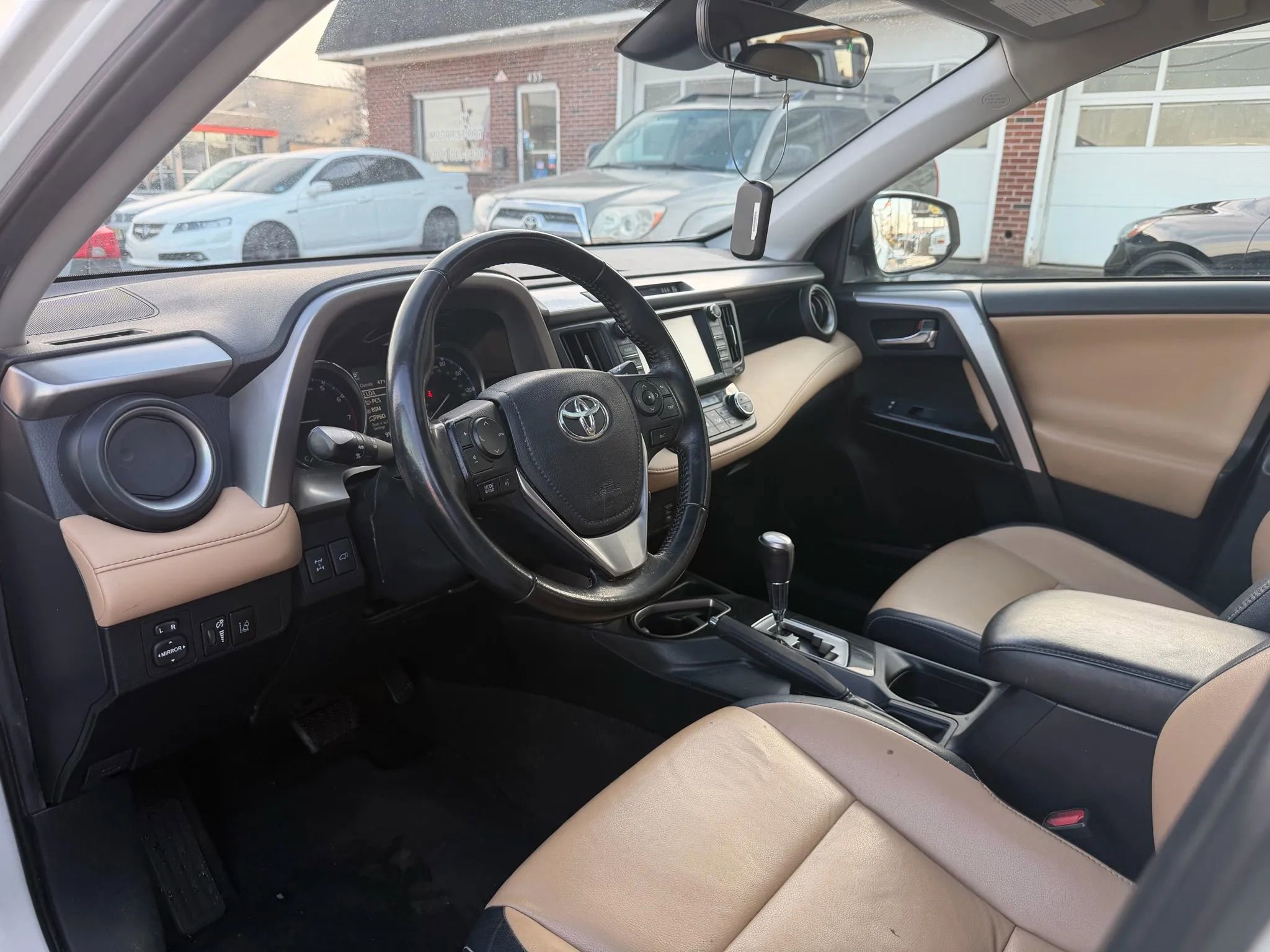 Used 2018 Toyota RAV4 Limited AWD/4WD image 9