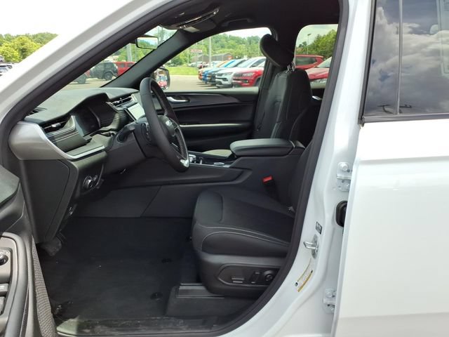 New 2026 Jeep Grand Cherokee Laredo w/ MOPAR Finishing Package AWD/4WD image 6