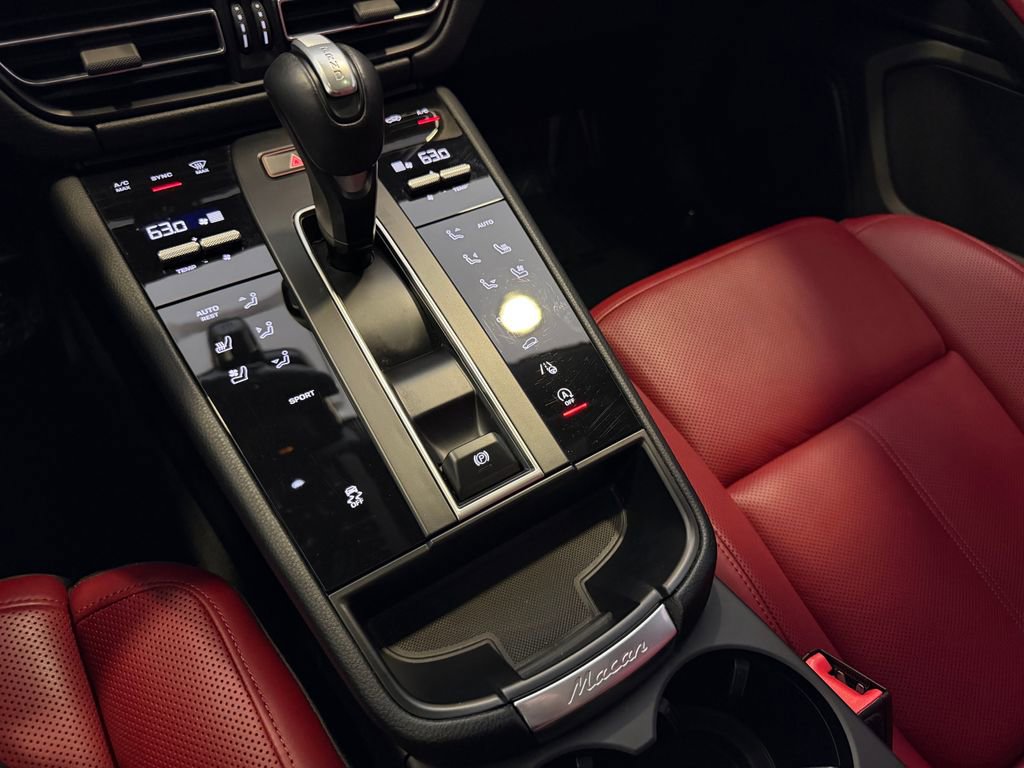 Certified 2023 Porsche Macan AWD/4WD image 19