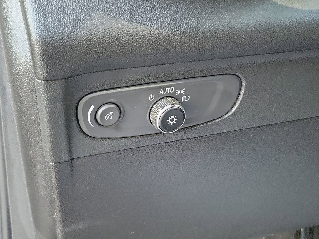 Used 2023 Buick Envision Essence w/ Sport Touring Package image 21