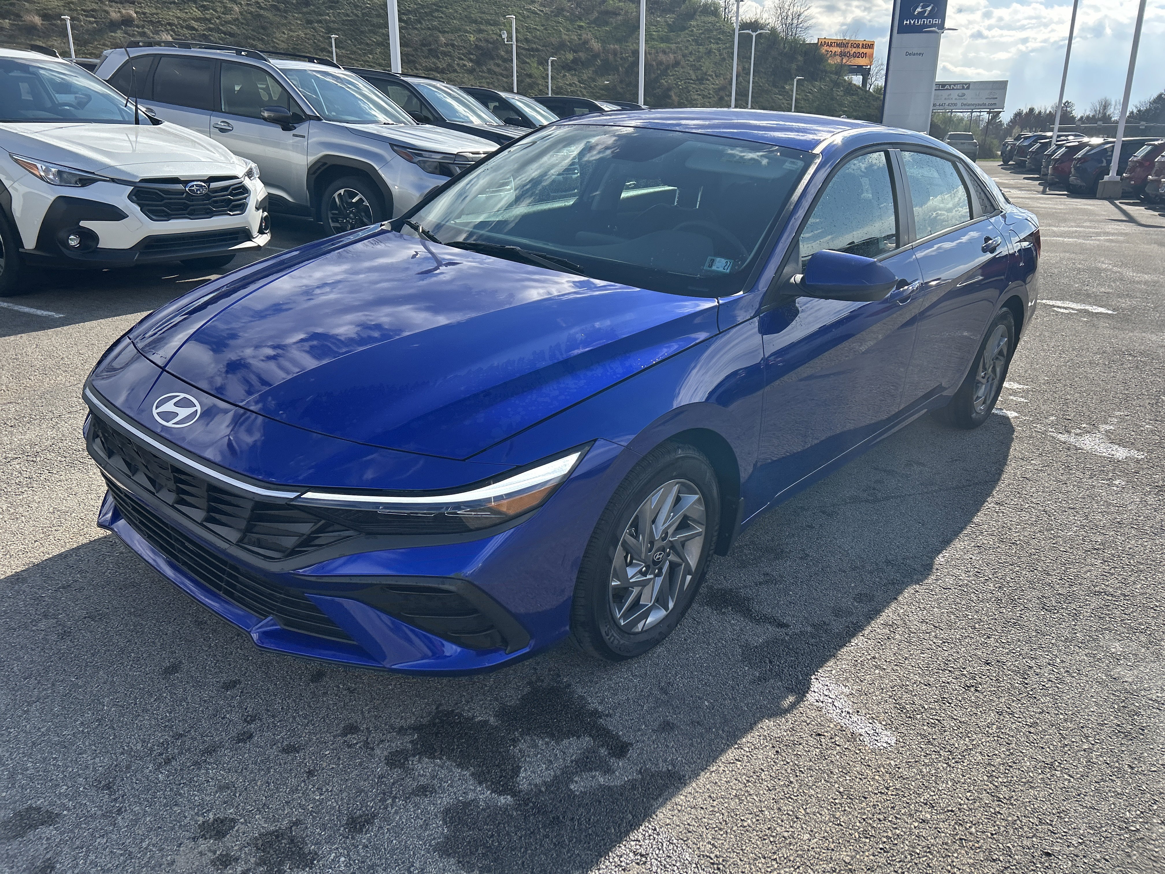 Used 2025 Hyundai Elantra Blue image 23