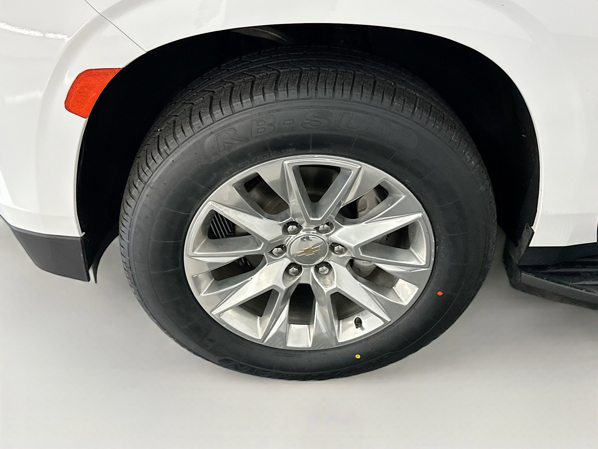 Used 2023 Chevrolet Suburban Premier image 11