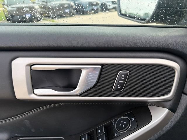 Used 2024 Ford Explorer XLT w/ Equipment Group 202A AWD/4WD image 32